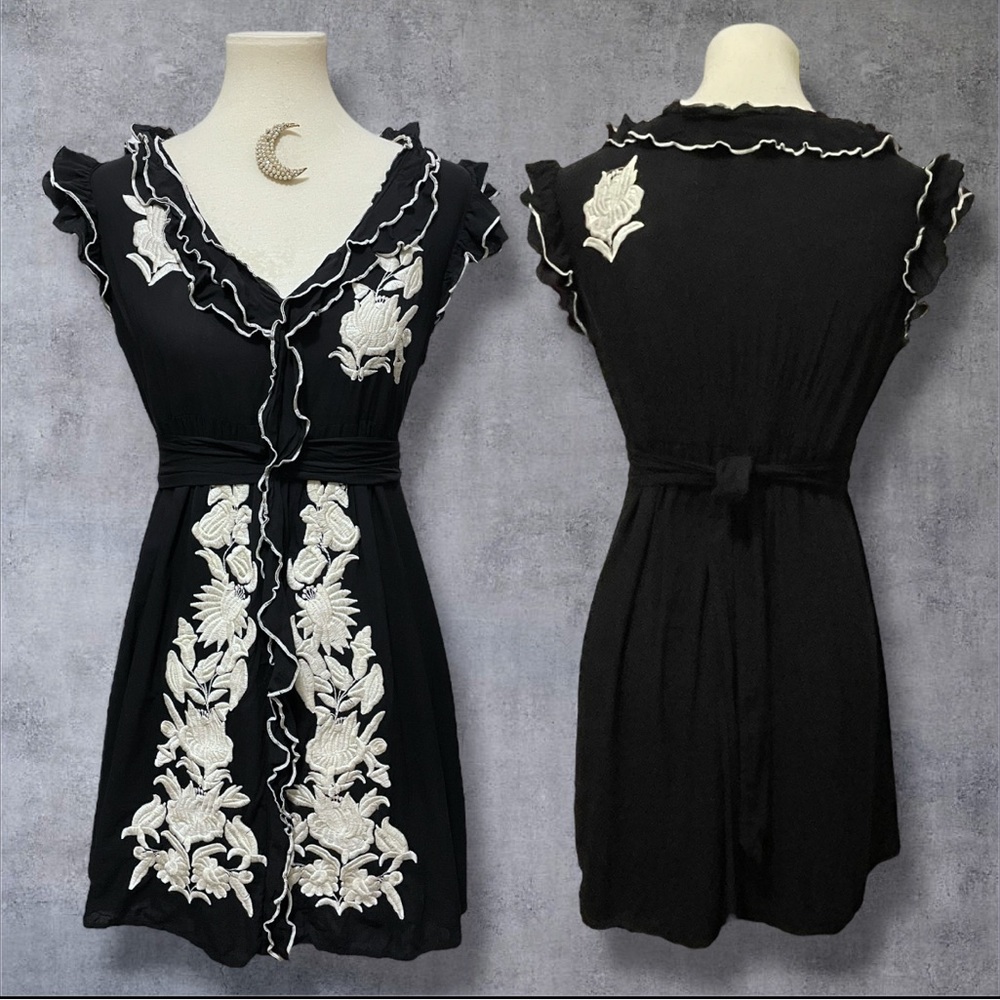Bizz Embroidery Floral Ruffle Sleeve Opening & Placard Ties Black Mini Dress LG